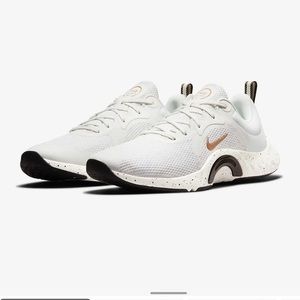 NIKE W RENEW IN-SEASON TR 11 PRM